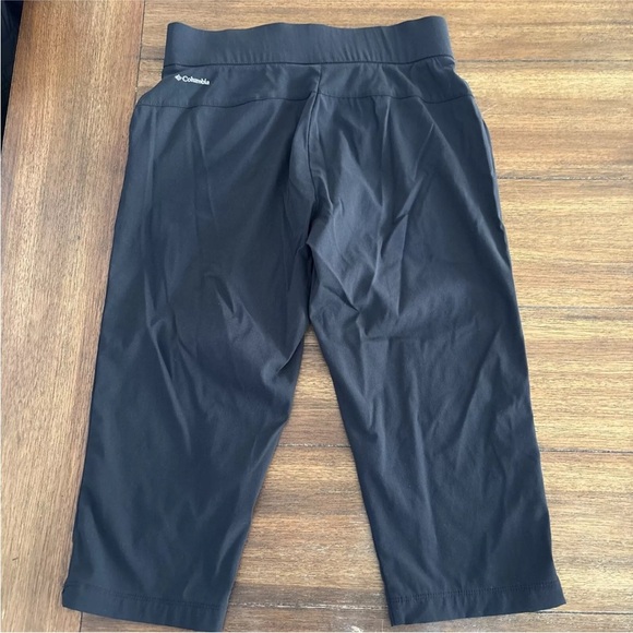Columbia Omni-Shield Black Pull On Active Capri Pants Sz S Advanced Repellency - Picture 6 of 10